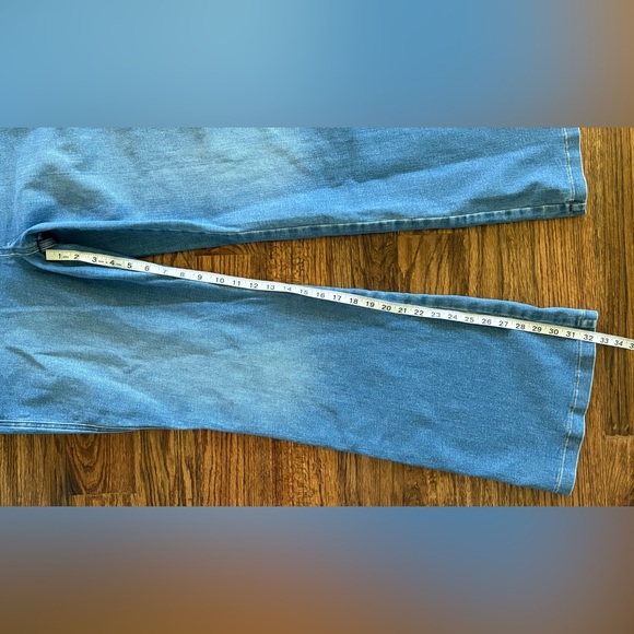 SPANX Flare Jeans in Stonewashed Blue, Size 1X 20960R, Pull On Stretch, EUC - Picture 7 of 8